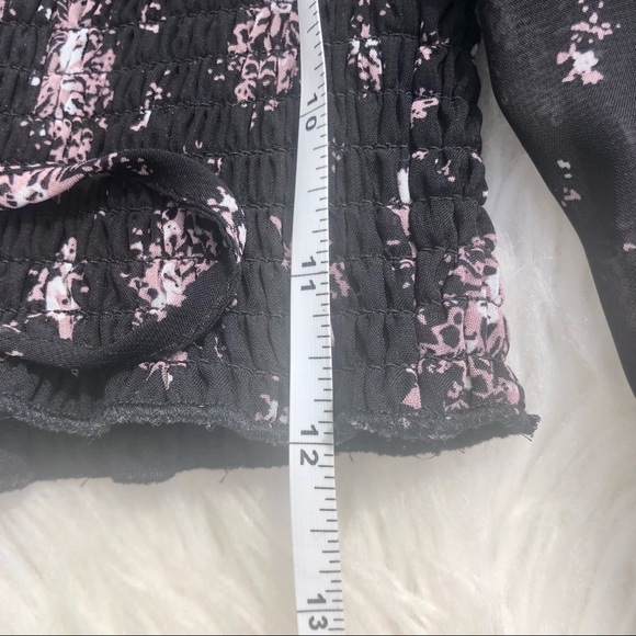 Almost Famous Cropped puff sleeve Top Smocked Sz. Large - Picture 5 of 7